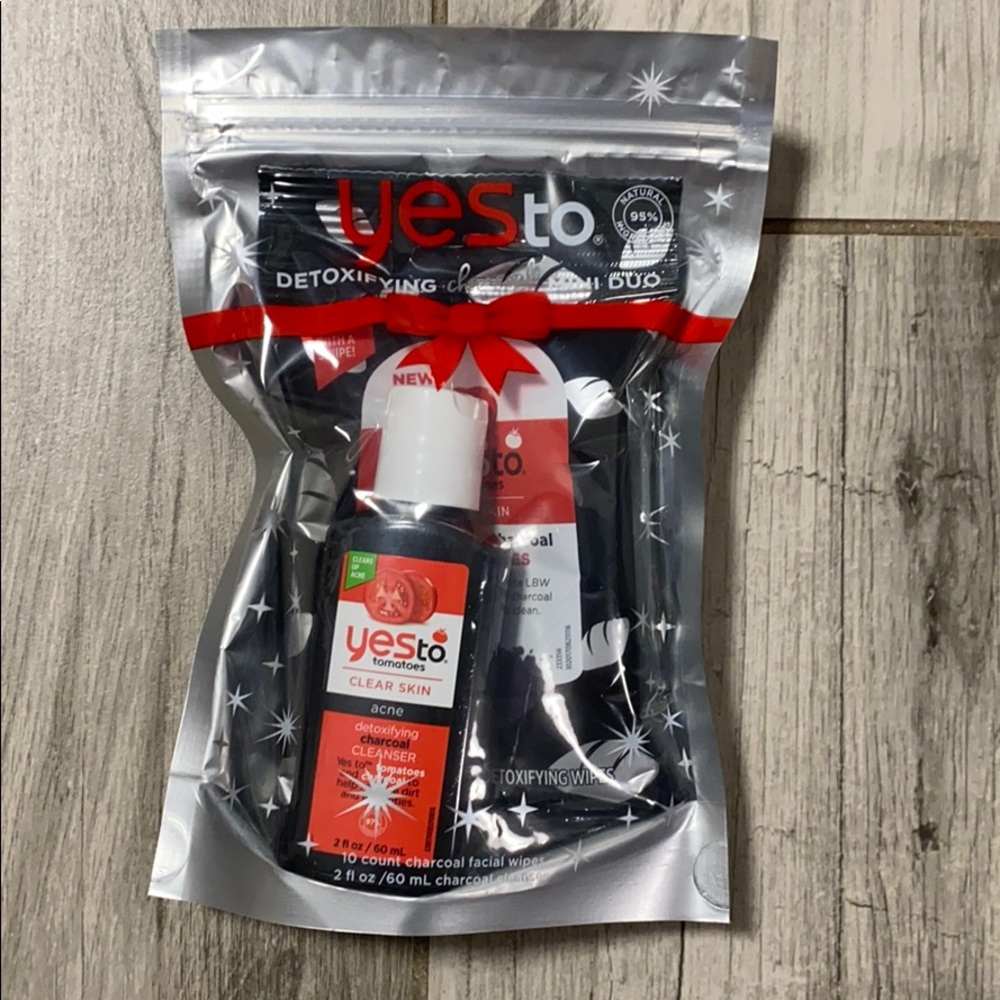 Yes To Detoxifying Charcoal Mini Duo